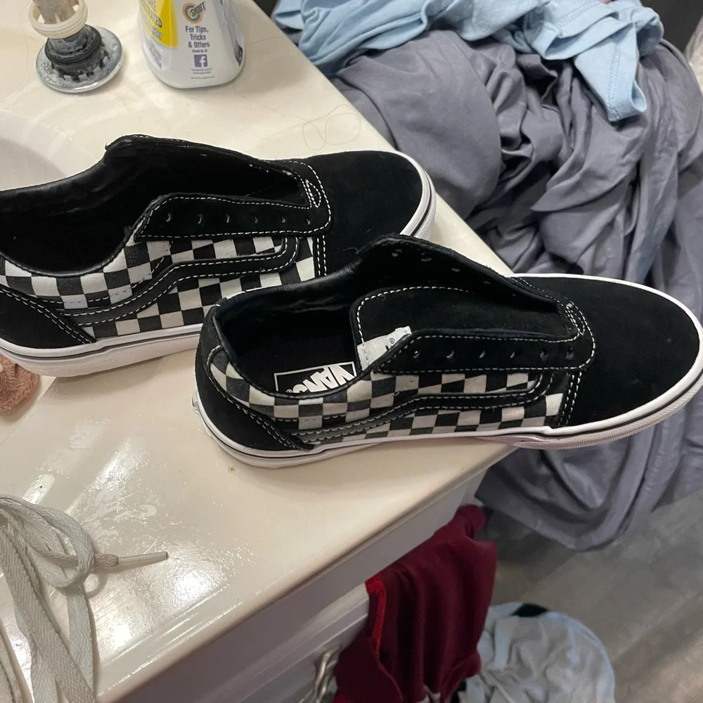 Vans - Picture 3 of 6